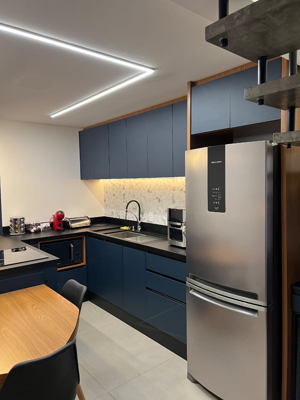 Cozinha Azul com Sanca de LED