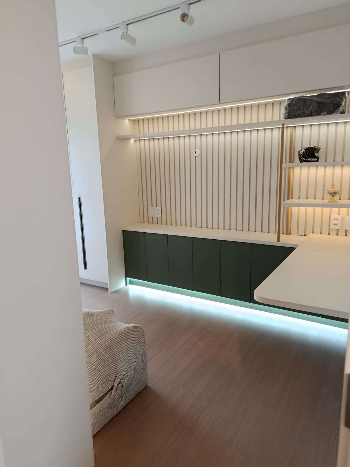 Home Office com Ripado e LED